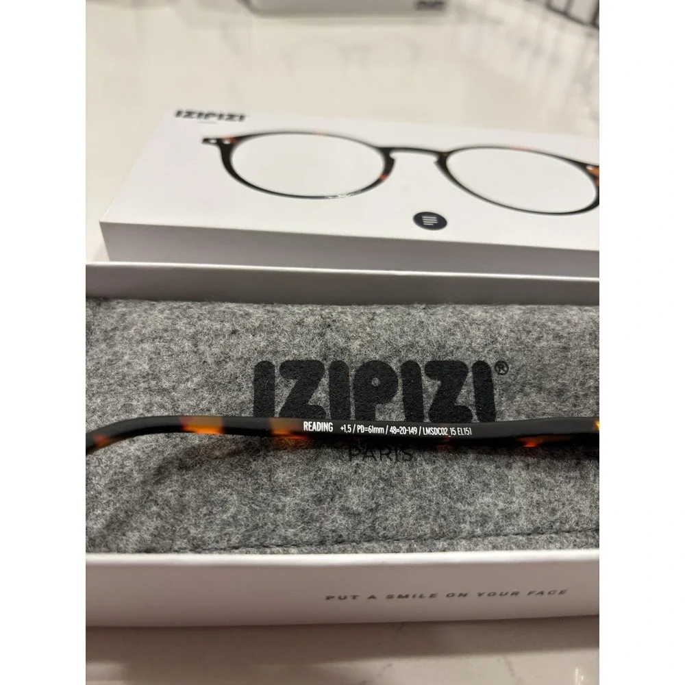 IZIPIZI READING #D Reading Glasses for Women and Men Round 1.5 Tortoise